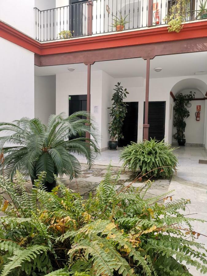 Teodosio Free Parking & Ac Sevilla