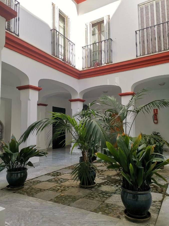 Teodosio Free Parking & Ac